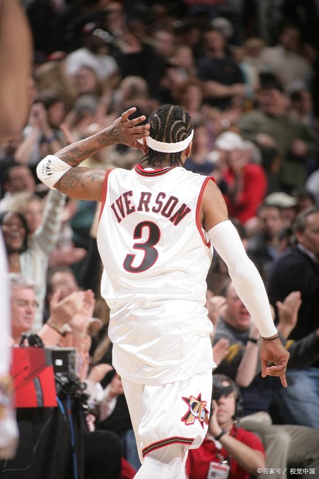 中场核心连续送出致命直塞（中场核心连番送出致命直传）