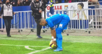 每体：加维康复进展顺利，预计明年2月重返赛场（每体：加维康复良好，预计明年2月复出）