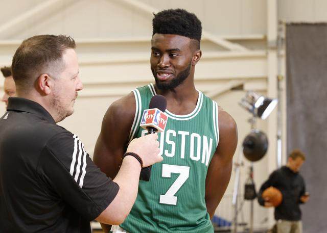 未来是你们的！奎因和哈珀赛后交换球衣（你们的时代来了！奎因与哈珀赛后互换球衣）