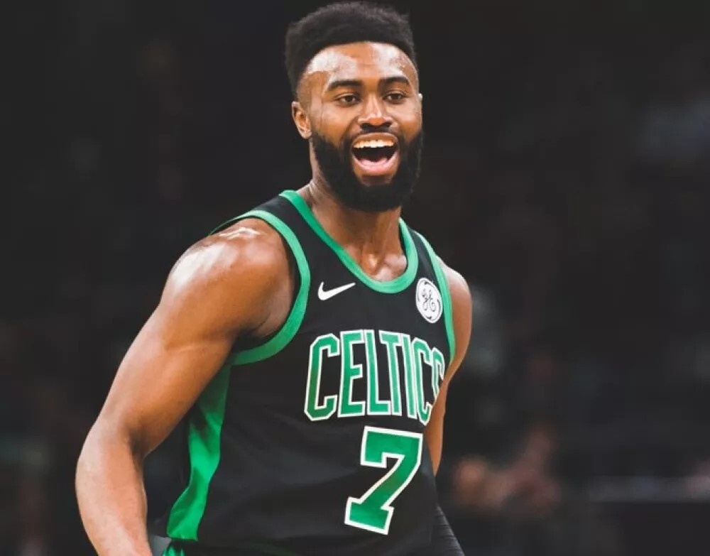 戴维对乌迪内斯的进球被吹越位，但VAR划线似乎存在问题（戴维对阵乌迪内斯进球被判越位，VAR划线判定存疑）