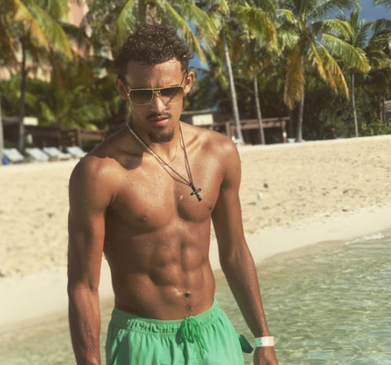 马卡：皇马和卡斯蒂亚进行了对抗赛，门迪被安排在中后卫位置（马卡：皇马与卡斯蒂亚队内热身赛，门迪出任中卫）