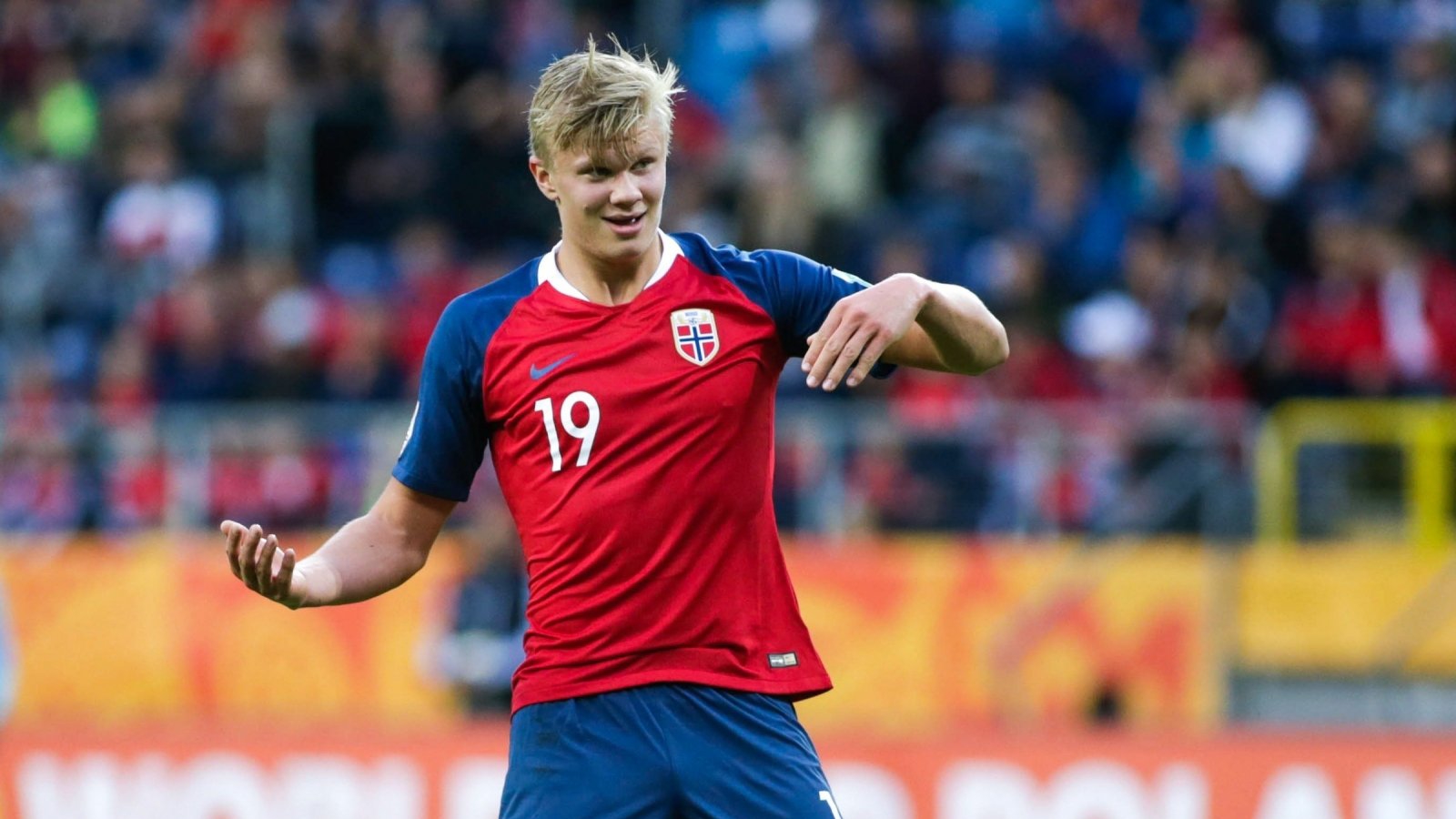 湖人球员通道签名小孩实为工作人员安排（湖人通道签名风波：所谓小球迷实为工作人员安排）