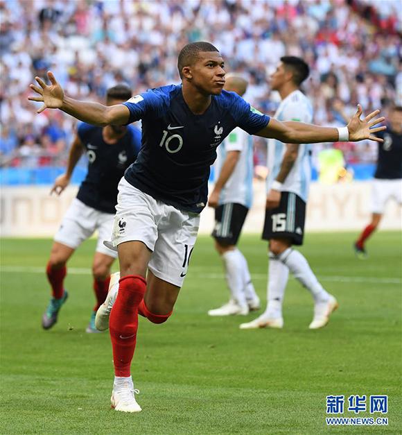 门兴格拉德巴赫4-0大胜圣保利，哈里斯-塔巴科维奇梅开二度，弗劳洛破门（门兴格拉德巴赫4-0横扫圣保利：哈里斯-塔巴科维奇双响，弗劳洛建功）