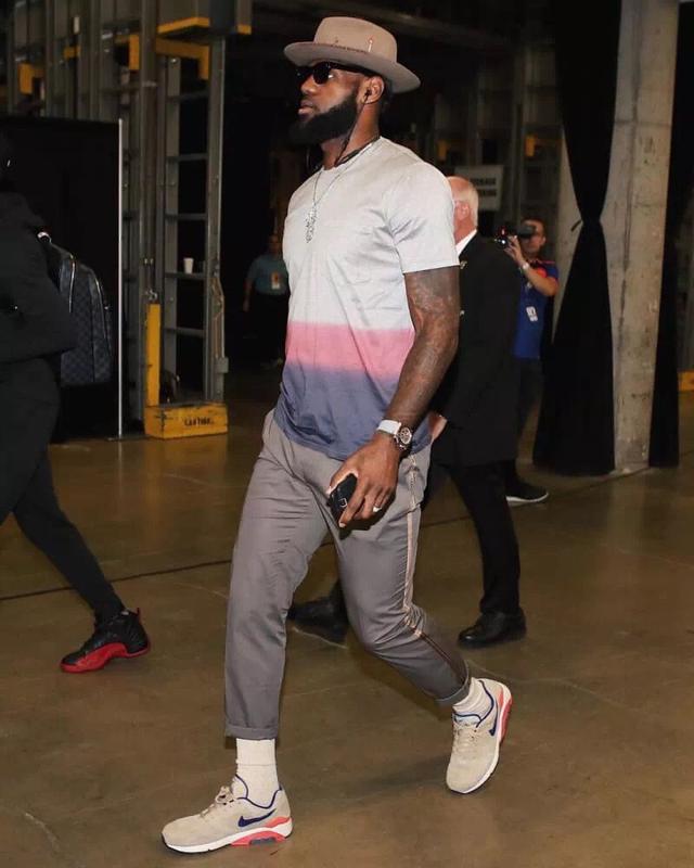 维罗纳vs帕尔马：加利亚尔迪尼、焦瓦内首发，库特罗内、马特奥-佩莱格里诺出战（维罗纳迎战帕尔马：加利亚尔迪尼、焦瓦内首发，库特罗内与马特奥-佩莱格里诺登场）