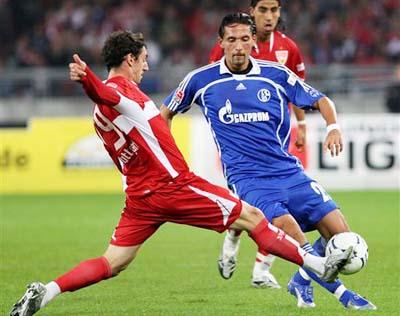 老詹连续上双纪录，篮球盛宴再续篇章（詹皇连续得分上双再创里程碑，篮球盛宴继续上演）