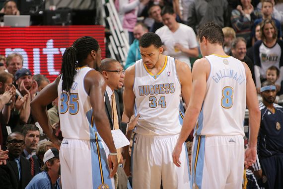 快船连续3场输在最后时刻：输灰熊9分&狼队3分&火箭2分（快船三连败皆倒在关键时刻：负灰熊9分、森林狼3分、火箭2分）