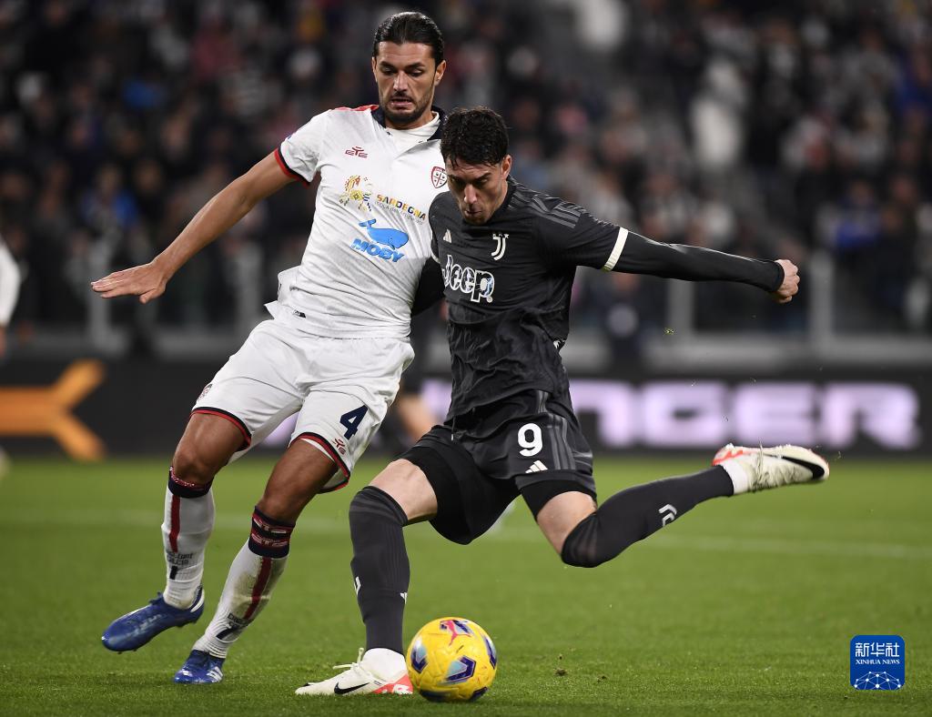 卢：如果我们要摆脱目前的困境 要从小卡和哈登两个人开始（泰伦·卢：要走出困境，必须由小卡和哈登带头）