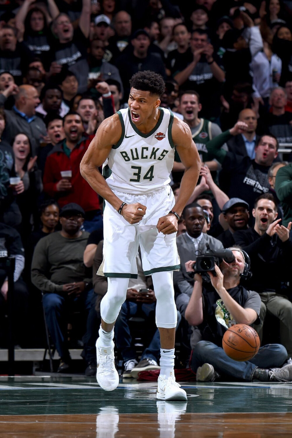 英媒：拜仁有意在一月永久签下梅努，已和他的经纪人直接会谈（英媒称拜仁欲一月永久引进梅努，已与其经纪人直接对话）