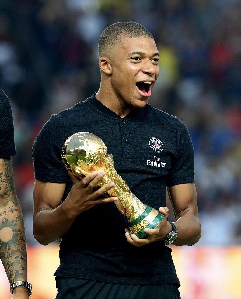 罗马诺：梅努可能在1月离开曼联，那不勒斯对租借他很感兴趣（罗马诺：梅努或在冬窗离开曼联，那不勒斯有意租借）