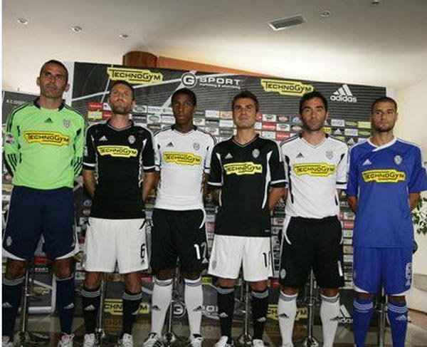 可怜的状元！球队不培养，国家队不重视，才20岁，场均仅11+3+1！（状元遭冷遇：俱乐部不肯栽培，国家队也不看重，20岁场均仅11分3篮板1助攻！）