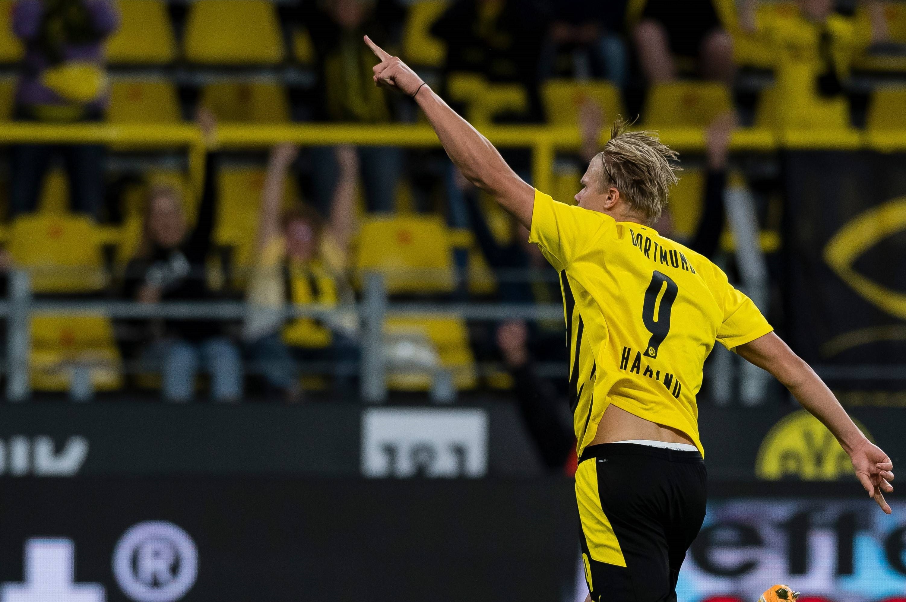 西班牙战胜德国卫冕女足欧国联，大都会球场吸引超5万人观赛（女足欧国联：西班牙击败德国完成卫冕，大都会球场观众超5万）