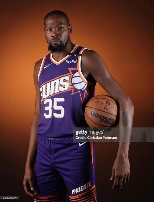 邵佳一回复张稀哲：国家队你就别考虑了，在国安多踢两年吧（邵佳一回应张稀哲：国家队先放一放，在国安再踢两年）