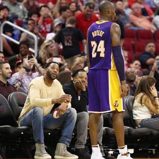 官方：德利赫特力压B费和阿马德，当选曼联11月最佳球员（曼联官宣：德利赫特压过B费和阿马德，荣膺11月队内最佳球员）