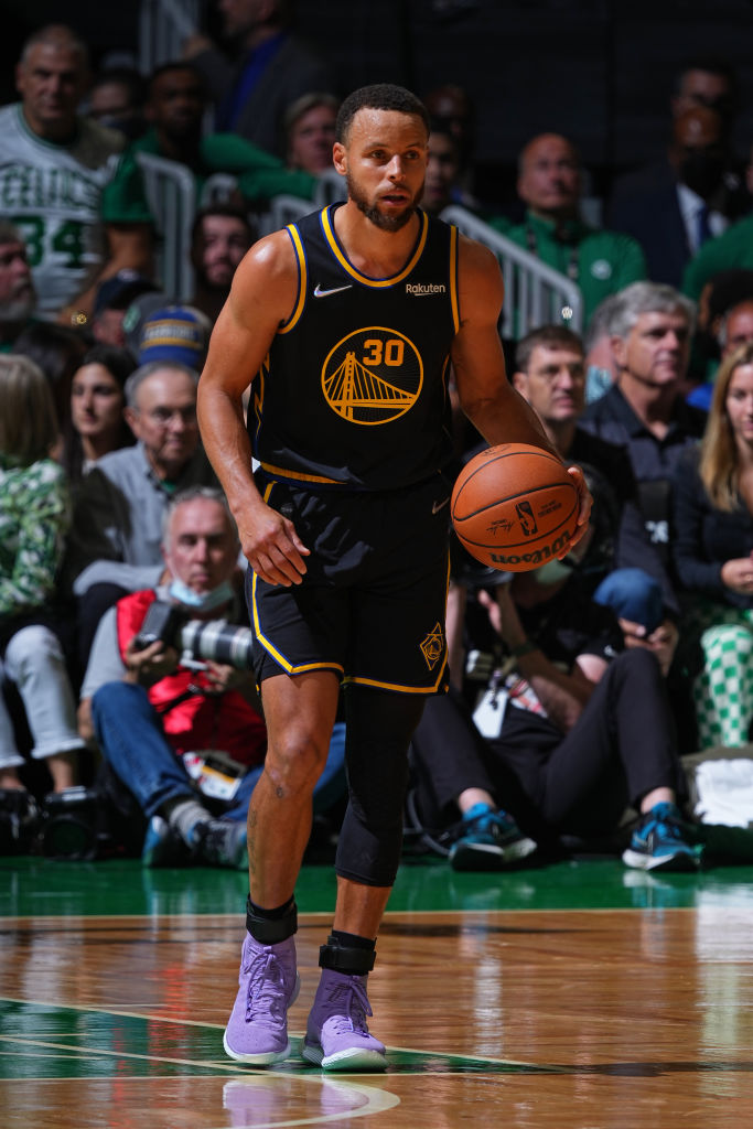 亚冠焦点：布里兰主场死磕江原FC，谁能抢占出线先机？（亚冠重头戏：布里兰主场硬碰江原FC，谁将抢得出线优势？）